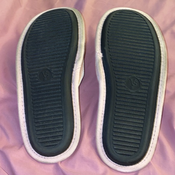 Victoria’s Secret fluffy slippers - Picture 8 of 9